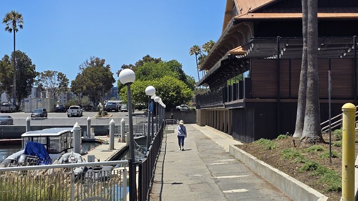 121732 (Small) 121732 (Small)