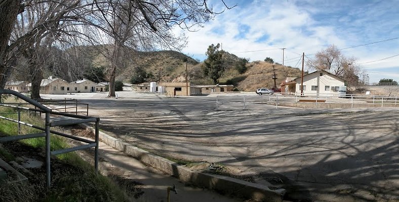 Compound Front Motels1 2