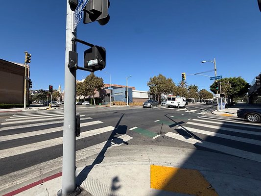 Hollywood and N Edgemont