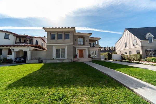 CAST LosAngeles 13987