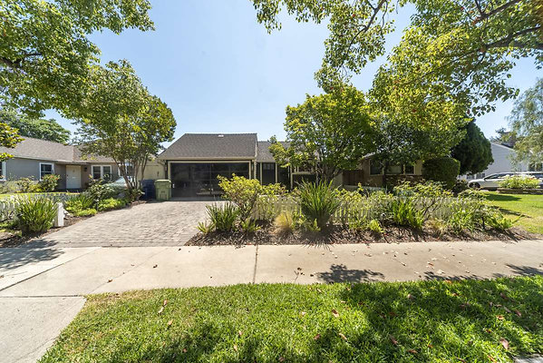 CAST StudioCity 13786