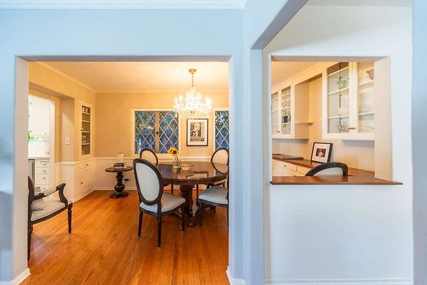 11381 dining 3