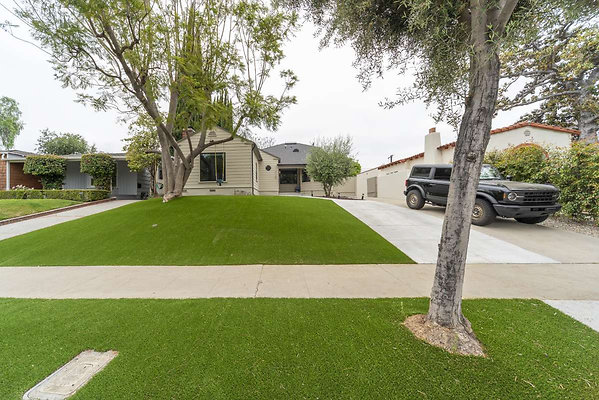 CAST StudioCity 13766