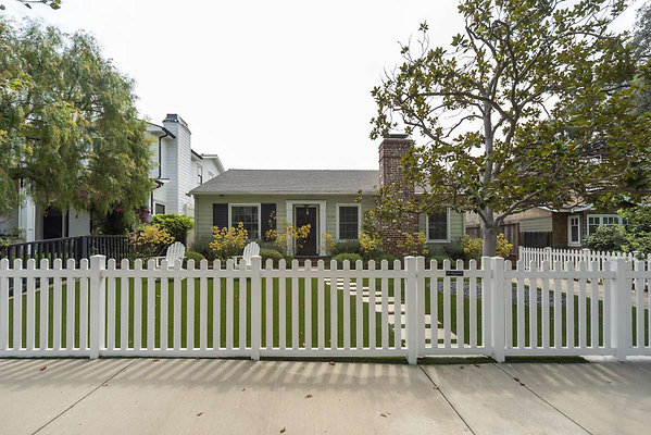 CAST StudioCity 13797