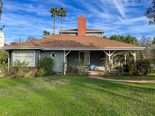 CAST StudioCity 12731